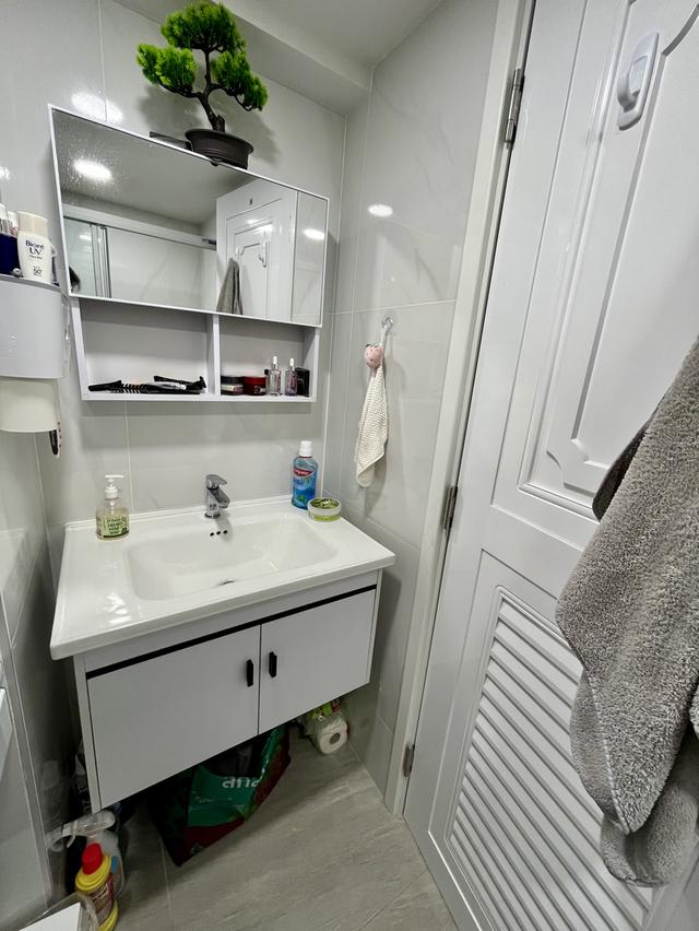 Condo Room, 50 sqm, Fully Renovated , 300 meters from BTS Phaya Thai ,with Home Gym Corner with tree  view 11