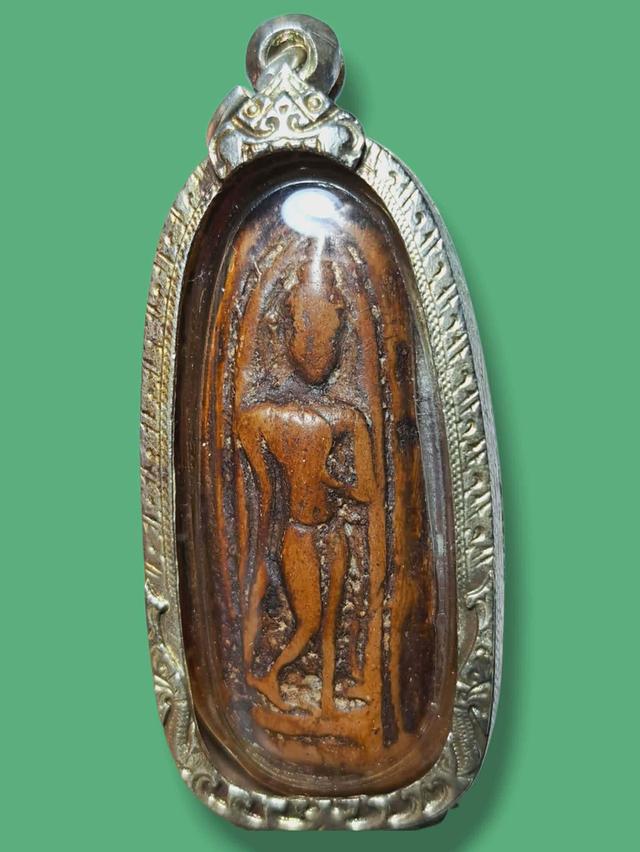 พระลีลาเม็ดขนุนคู่ เปิดให้บูชาจ้า