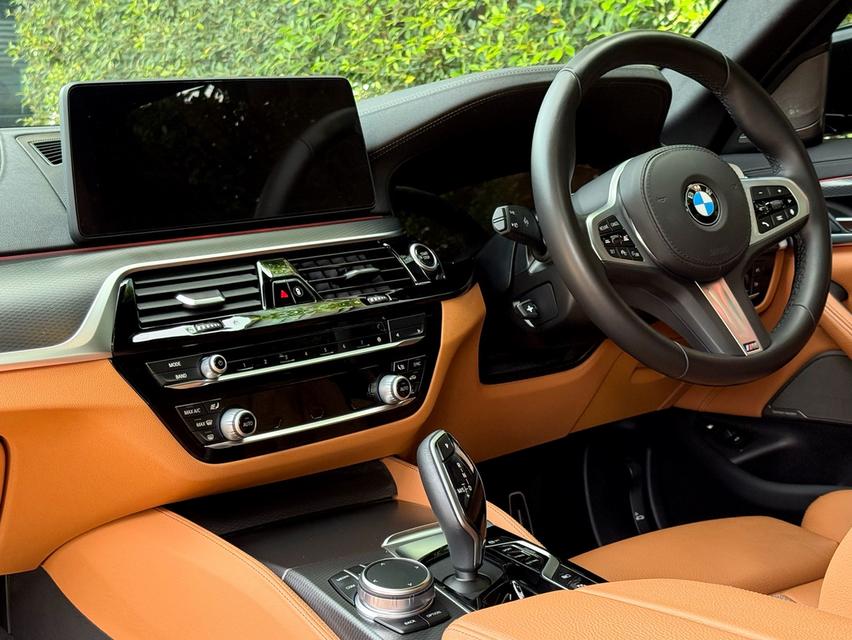 2022 BMW 530e MSPORT LCI รถมือเดียวออกป้ายแดง รถวิ่งน้อย เข้าศูนย์ทุกระยะ ไม่เคยมีอุบัติเหตุครับ 12