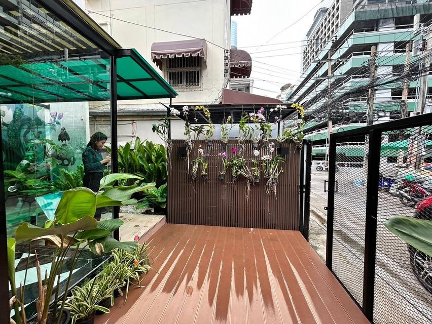 U1437 ให้เช่าทาวน์โฮม 3 ชั้น หรือทำสำนักงานออฟฟิศได้ ย่านสาทร ซอย 7 ตกแต่งใหม่ ใกล้ BTS ช่องนนทรีเพียง 500 เมตร ทำเลดีเดินทางสะดวกเข้าออกได้หลายทาง 2
