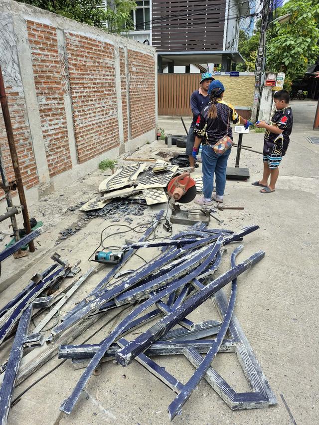 รับซื้อประตูรั่วอัลลอย บริการถอดให้ฟรี0645633747