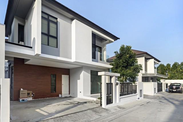 ให้เช่า บ้าน โครงการ ออร่า รามคำแหง 94 Aura ใกล้รถไฟฟ้า MRT สัมมากร หน้าบ้านหันไปทิศใต้ เหมาะพักอาศัย 1