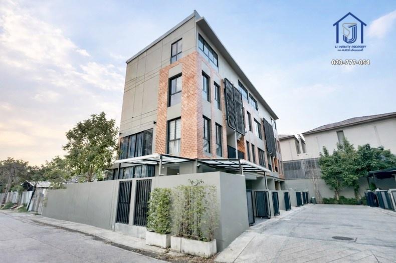 ขายทาวน์โฮม 3.5 ชั้น โครงการBritloft ถนนโชคชัย 4 แยก 28 ใกล้ MRT สถานีโชคชัย 4 พร้อมอยู่ 3