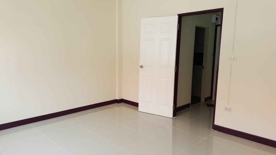 ขายบ้าน ทาวเฮ้า 2 ชั้น 2 นอนใหญ่ 2 น้ำ 1 ที่จอด 1 ห้องครั้ว 9