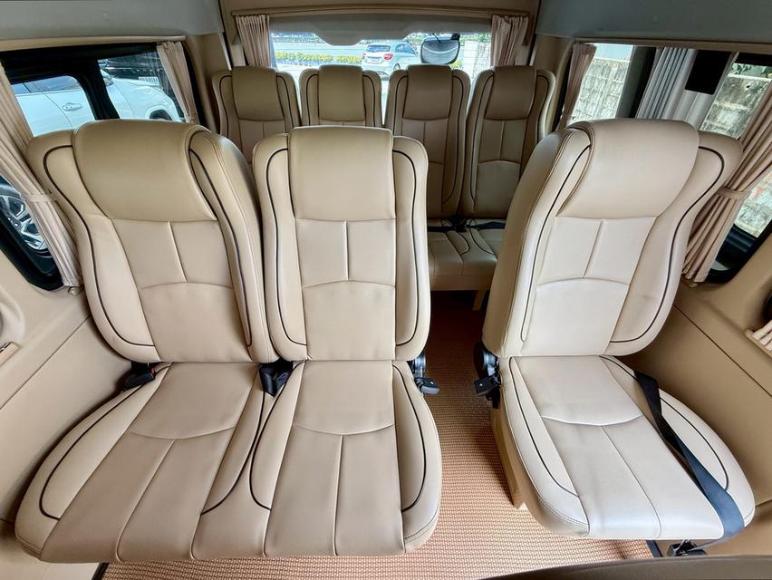 TOYOTA COMMUTER 2.8 2019  12