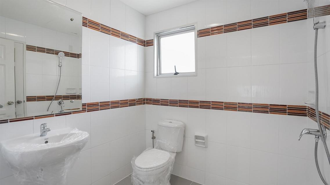 +ขายบ้านมือสองตกแต่งใหม่ หลังมุม โครงการ กฤษดา ลากูน ปิ่นเกล้า – พระราม 5 (Krisada Lagoon Pinklao Rama 5) เนื้อที่ 54.1 ตร.ว.ใกล้จุดขึ้นทางด่วนศรีรัช 17