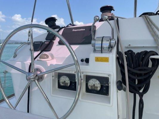 เรือใบ Catamaran Lagoon 400 S2 5