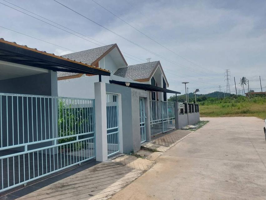 ที่ดิน 4 ไร่ แถมบ้านสวยๆ 2 หลัง แถวเขาไม้แก้ว ใกล้โรงเรียนรักบี้