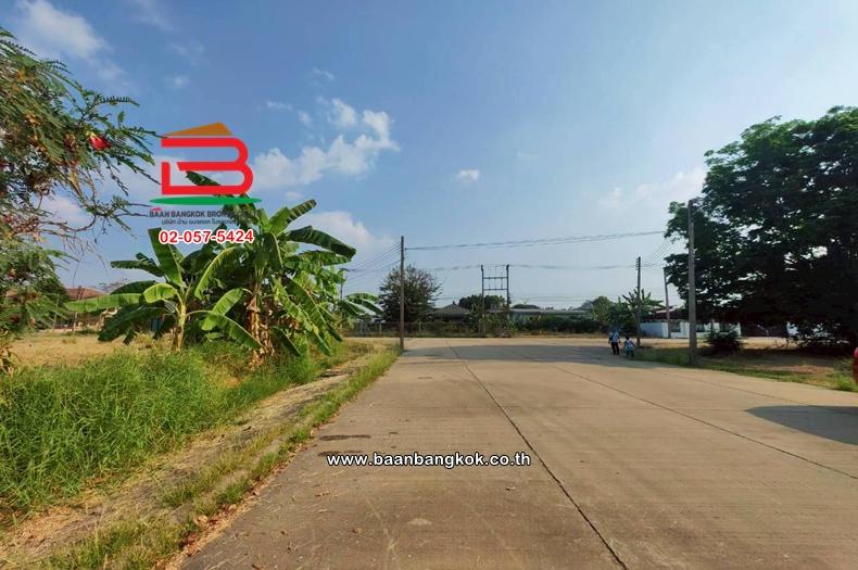 ที่ดินเปล่า เนื้อที่ 112 ตร.ว. หมู่บ้านเดอะลากูล 1-2 ถนนปทุมธานี-สามโคก-เสนา ตำบลท้ายเกาะ อำเภอสามโคก ปทุมธานี 9