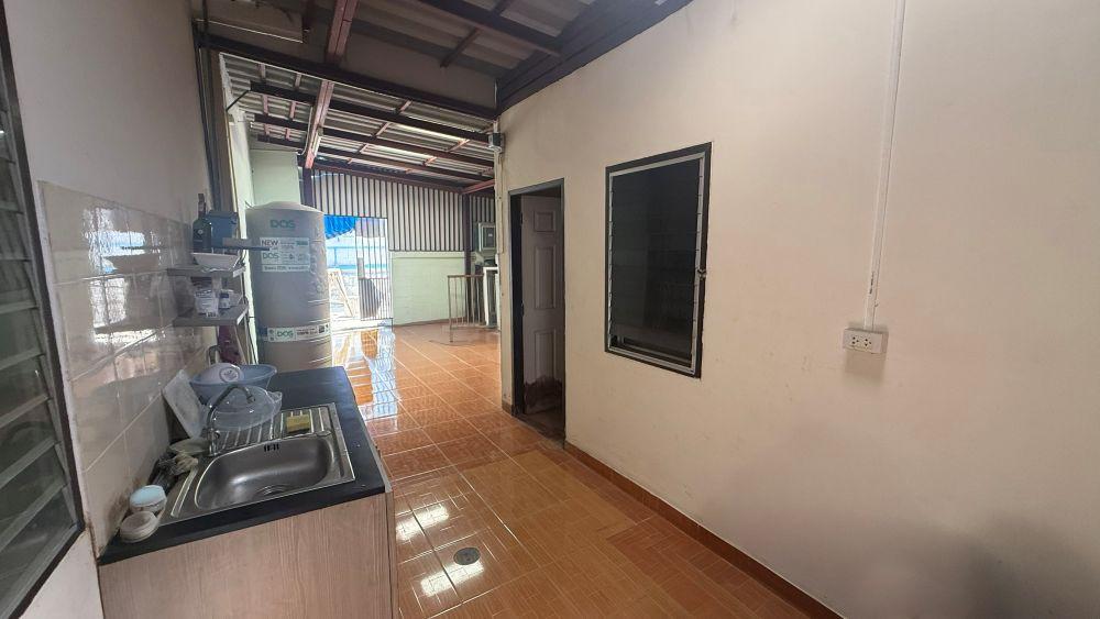 ขายอาคารพาณิชย์ 3 ชั้น 2 คูหาติด หลังมุม ทำเลดี เดินทางสะดวก อำเภอบางละมุง จังหวัดชลบุรี 10