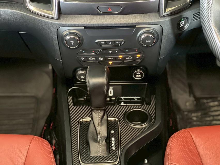 ปี 2019 FORD EVEREST, 2.0 TURBO TITANIUM PLUSโฉม ปี15-22 สีดำ เกียร์ออโต้ เครื่องดีเซล รูปที่ 17
