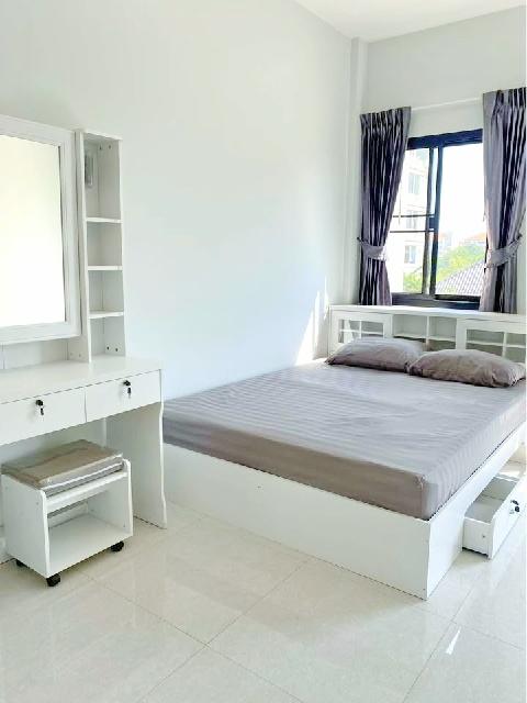 ลาดกระบัง 900ม. หลวงแพ่ง APLสุวรรณภูมิ 4กม. โลตัส ให้เช่าบ้าน 1หลัง 18ตร.วา. 2 นอน 2 น้ำ สจล.4 กม.พร้อมเฟอร์ ตลาดหัวตะเข