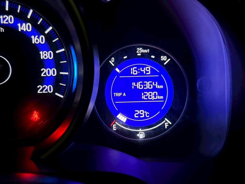 HONDA JAZZ 1.5V+ i-VTEC 2016 สีขาว 10