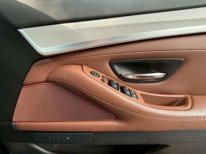 BMW 528i M Sport LCi ปี ปี15 จด16 สีดำสวยสุดในรุ่น เดิมทั้งคัน เจ้าของใช้รักษา มาดูแล้วรับรองไม่ผิดหวัง 11