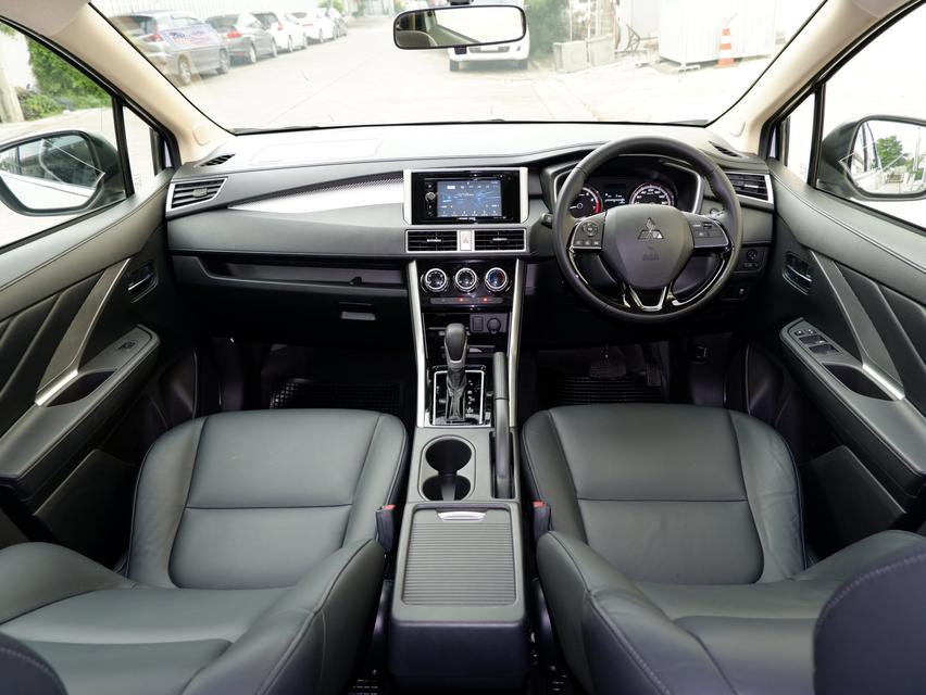 รูป Mitsubishi Xpander 1.5 GT เกียร์ AT ปี 2019 สีขาว ฟรีดาวน์ ออกรถ 0 บาท  6