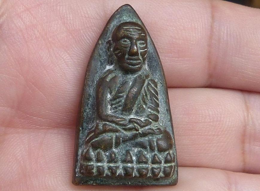 หลวงปู่ทวดพิมพ์ใหญ่หลังเตารีด