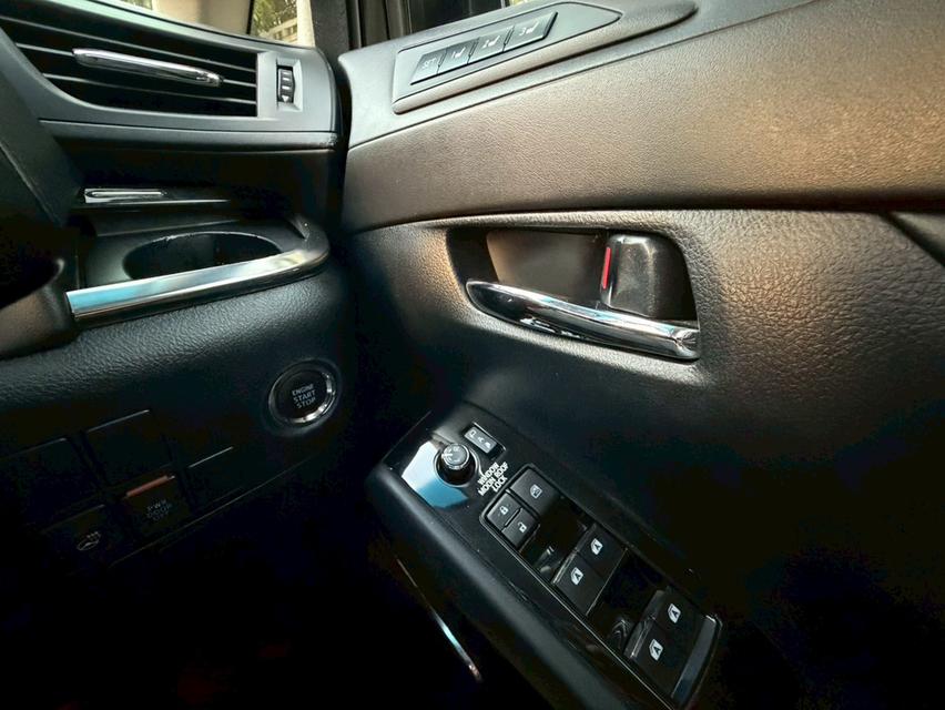 Toyota Vellfire 2.5ZG ปี16 รูปที่ 10