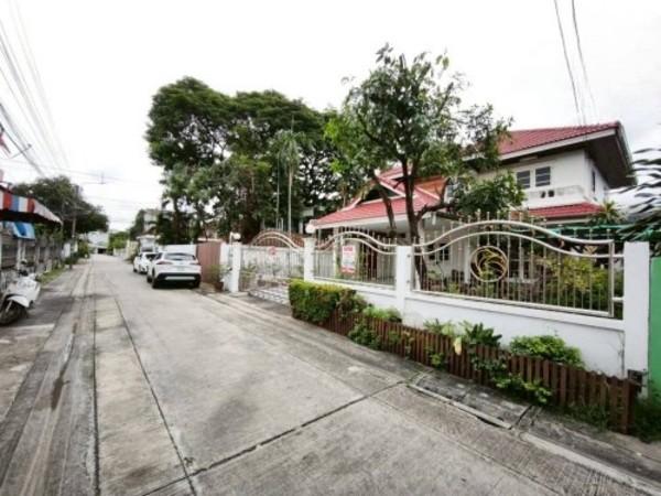 ขายด่วน! บ้านเดี่ยว 2 ชั้น หลังใหญ่ ทำเลดี เนื้อที่ 72 ตร.ว. ใกล้มหาลัยธุรกิจบัณฑิต เดอะมอลล์งานวงศ์วาน ห้างพันทิพย์ เซ็นทรัลรัตนาธิเบศร์ 2