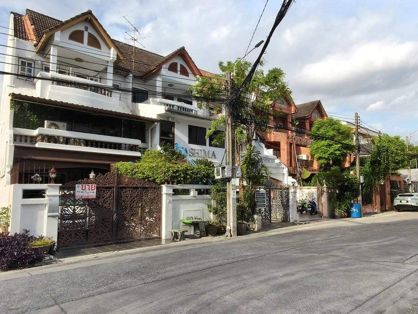 ขายบ้านสุขุมวิท71 ปรีดีพนมยงค์14 ทาวน์โฮมหลังมุม 3ชั้น ที่ดิน39ตร.ว 5ห้องนอน 6ห้องน้ำ ใกล้รถไฟฟ้า BTSพระโขนง เอกมัย ถนนกว้าง Ekkamai Sukhumvit 18