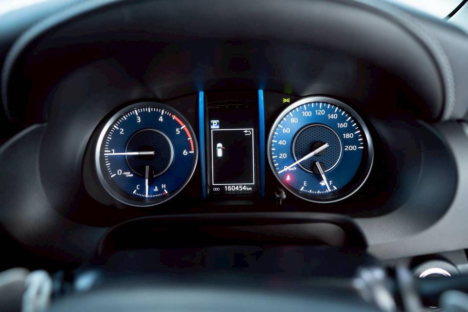 Toyoya Fortuner 2.4V Eeader ปี21 9