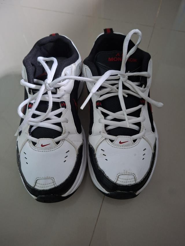รองเท้าNike Air Monarch IV