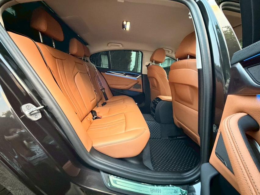 Bmw 530e Luxury Plug-in Hybrid LCI ปี 24 สีเทาดำ รูปที่ 9
