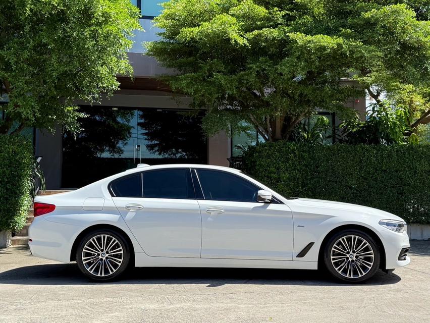 2019 BMW 520D G30 รถมือเดียวออกป้ายแดง รถวิ่งน้อย เข้าศูนย์ตรงตามระยะ รถไม่เคยมีอุบัติเหตุครับ