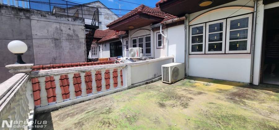 69080398 : ขายทาวเฮ้าส์ 2 ชั้น หลังริม ต่อเติมระเบียงด้านหน้า บนที่ดินขนาด 21.1 ตร.ว. ซอยพหลโยธิน 64 คูคต ปทุมธานี บ้านดี ราคาถูก 16