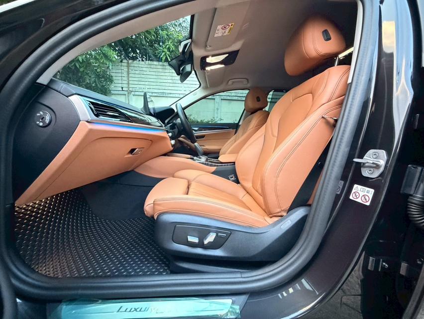 Bmw 530e Luxury Plug-in Hybrid LCI ปี 24 สีเทาดำ รูปที่ 14