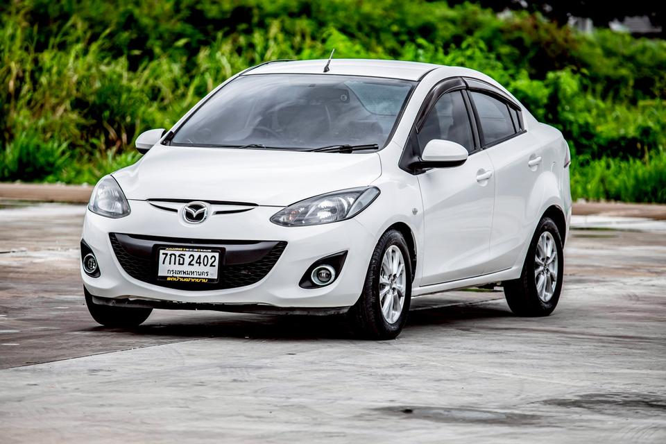 Mazda2 1.5 Spirit Sedan สีขาว ปี 2011  2