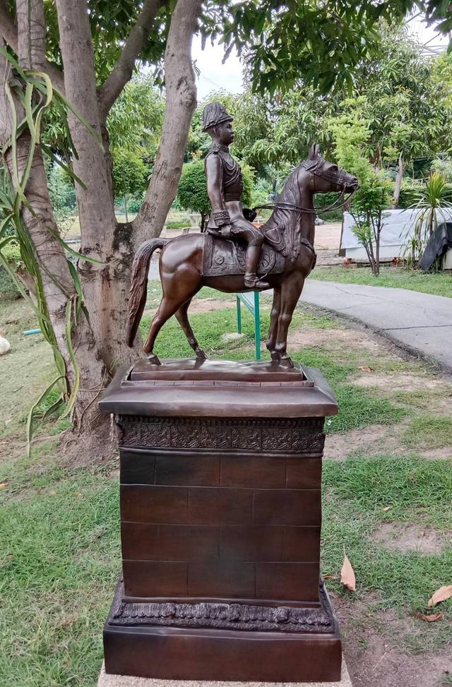 717.พระบรมรูปหล่อในหลวงรัชกาลที่ 5 พระบาทสมเด็จพระปรมินทรมหาจุฬาลงกรณ์ พระจุลจอมเกล้าเจ้าอยู่หัวทรงม้า (พระบรมรูปทรงม้า) สองถอด รูปที่ 5