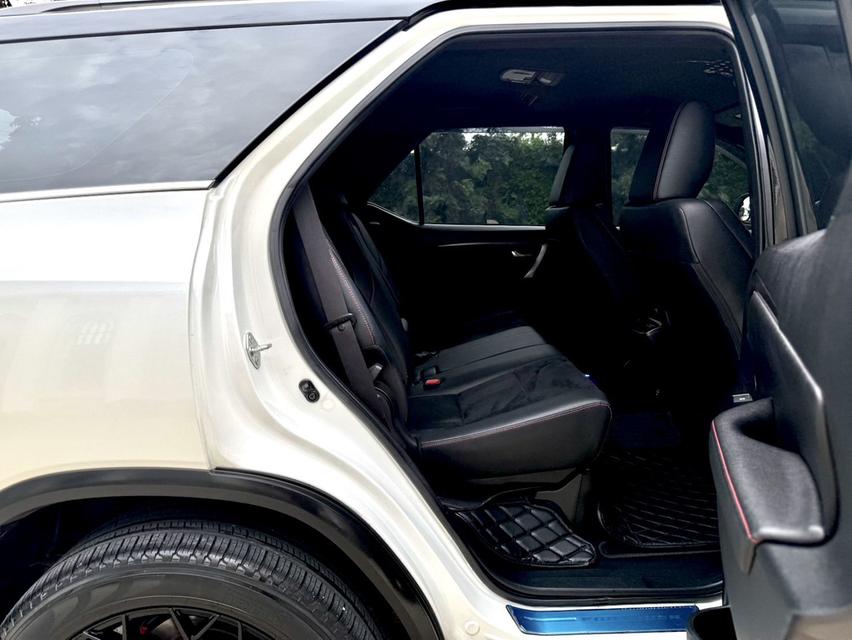 FORTUNER 2.8 GR SPORT BLACK TOP 4WD รูปที่ 14
