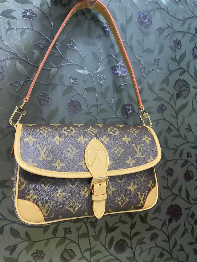 กระเป๋า Louise Vuitton 5