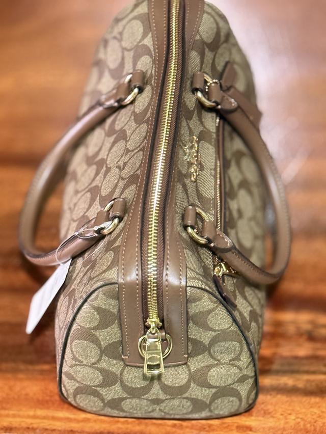 กระเป๋าสตรีใหม่ไม่เคยใช้ขายถูกๆ