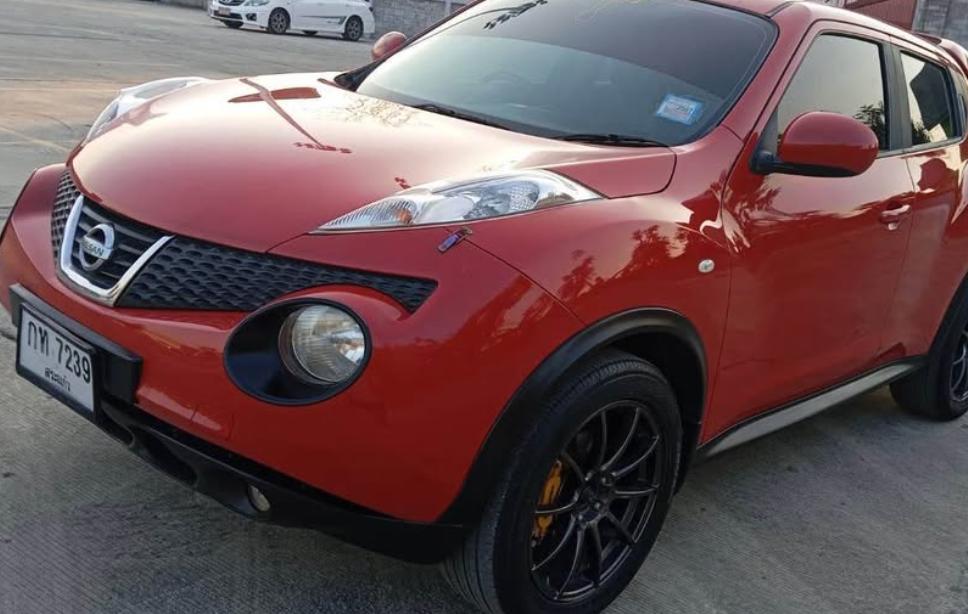 NISSAN JUKE สีแดง 4