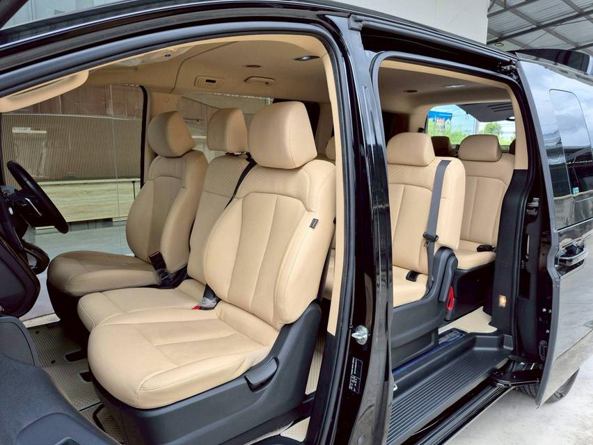 Hyundai Staria 2.2Sel ปี2/ 13