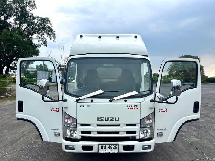 Isuzu NLR 130 สีขาวสภาพดี 3