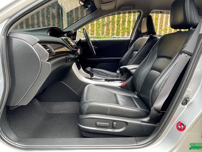 Homda Accord 2.4El ปี16 11