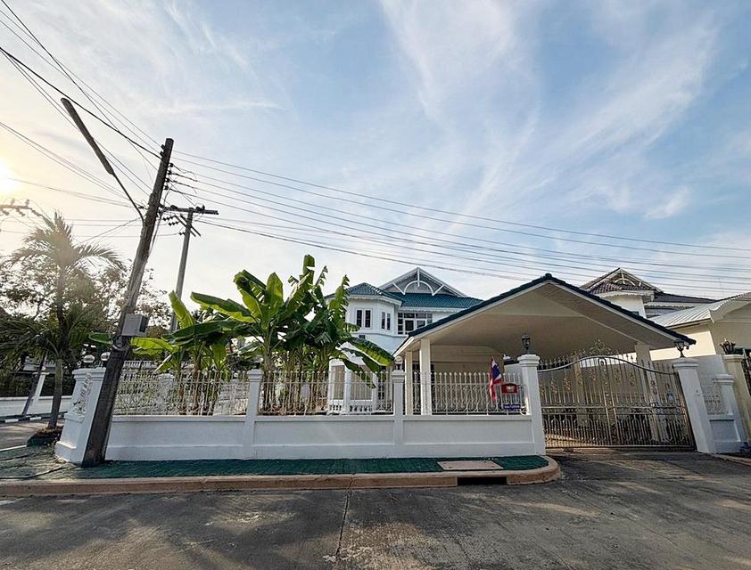 หมู่บ้านรอยัลปาล์ม วิลล่า ซอยศรีด่าน 20 บ้านเดี่ยวแปลงมุม 109 ตร.วา 5 ห้องนอน 4 ห้องน้ำ มีห้องแม่บ้าน ใกล้ JAS แม็คโคร ศรีนครินทร์ 1