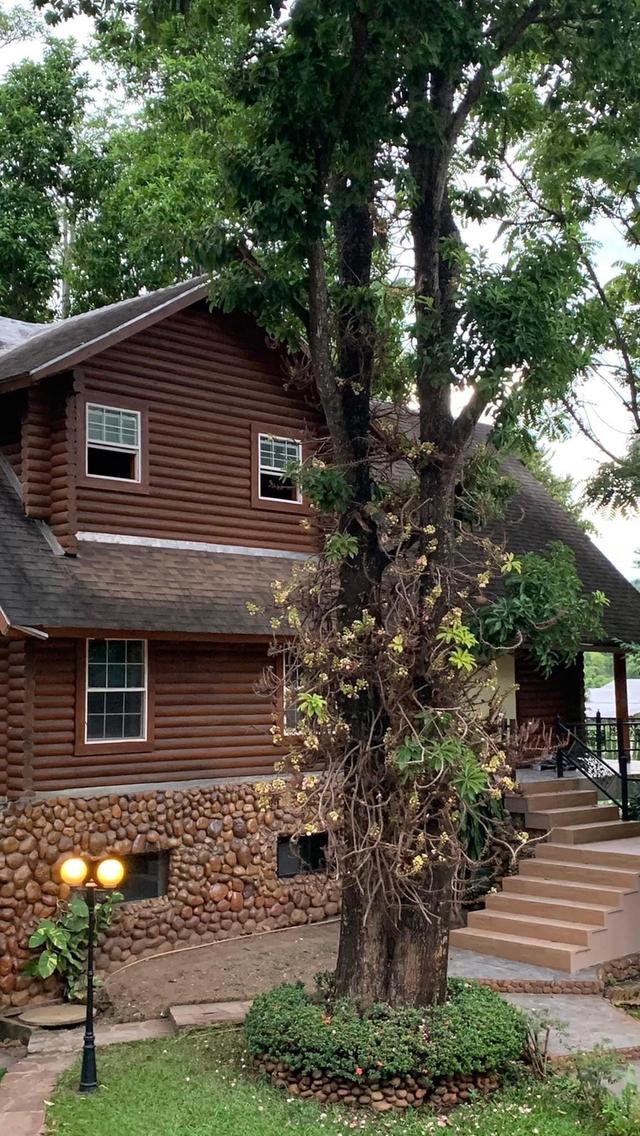 Boutique hotel and resort for sale at a very special price. Can be converted into a private residence, ready to move in, with stunning mountain views. 8