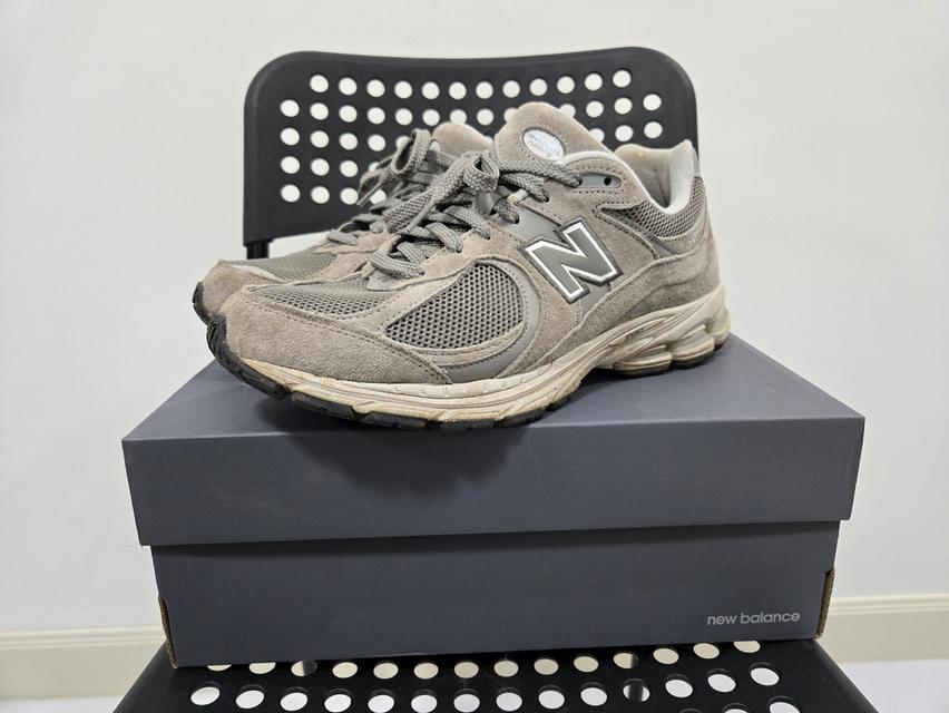 รองเท้า new balance 2002r