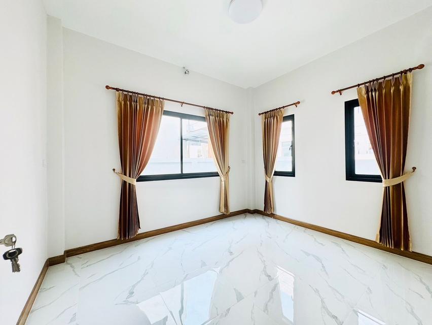 🏡💦 Pool Villa 2 ชั้น มีสระส่วนตัว! ใกล้ตลาด–ห้าง ทำเลดีสุด ๆ ย่านเศรษฐกิจ พร้อมเข้าอยู่! ✨ 9