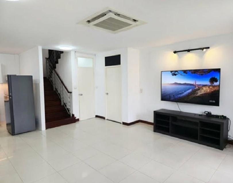 ให้เช่าบ้านเดี่ยว 2 ชั้น / Home Office หลังใหญ่ ซอยรามอินทรา เข้าซอยไม่ลึก ทำเลดีมาก / ปากซอยรถไฟฟ้า เดินได้ 10