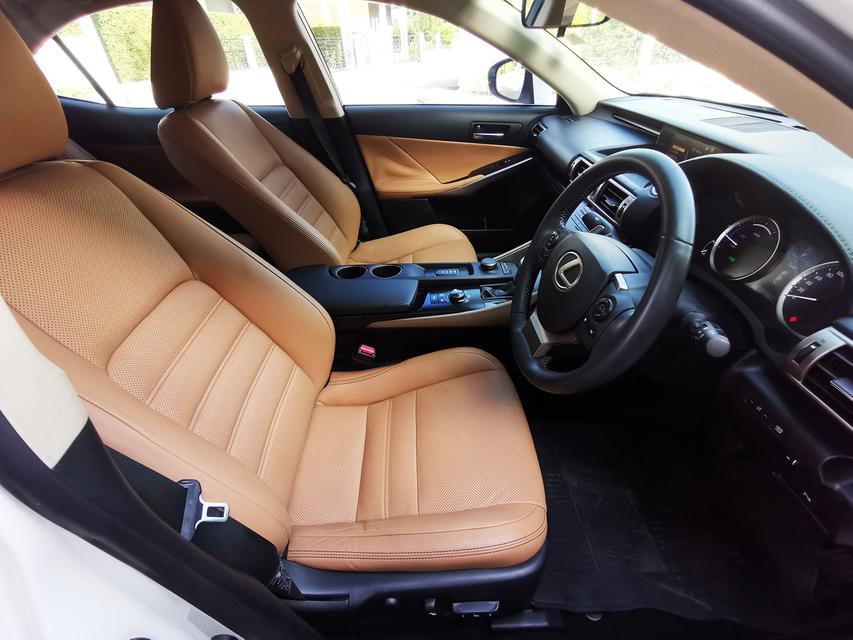 Lexus IS300h 2.5 Premium Hybrid (ปี 2015) Sedan AT 4