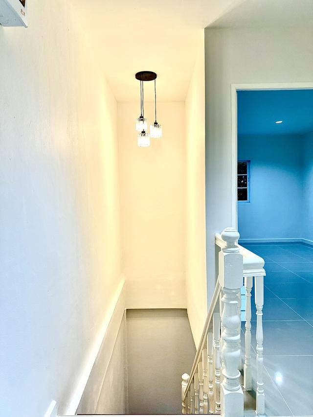 ขายบ้านทาวน์เฮาส์รีโนเวทใหม่ "หน้าบ้าน-หลังบ้านไม่ติดกับใคร" ความเป็นส่วนตัวระดับ 10 เต็ม 10! ✨  📍 พหลโยธิน 52 แยก41(สะพานใหม่) - เดินทางง่าย ใกล้BTS 9