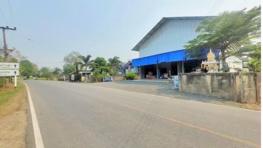 ที่ดิน 300 ตารางวา ในพื้นที่มีบ้านและร้านค้า 2