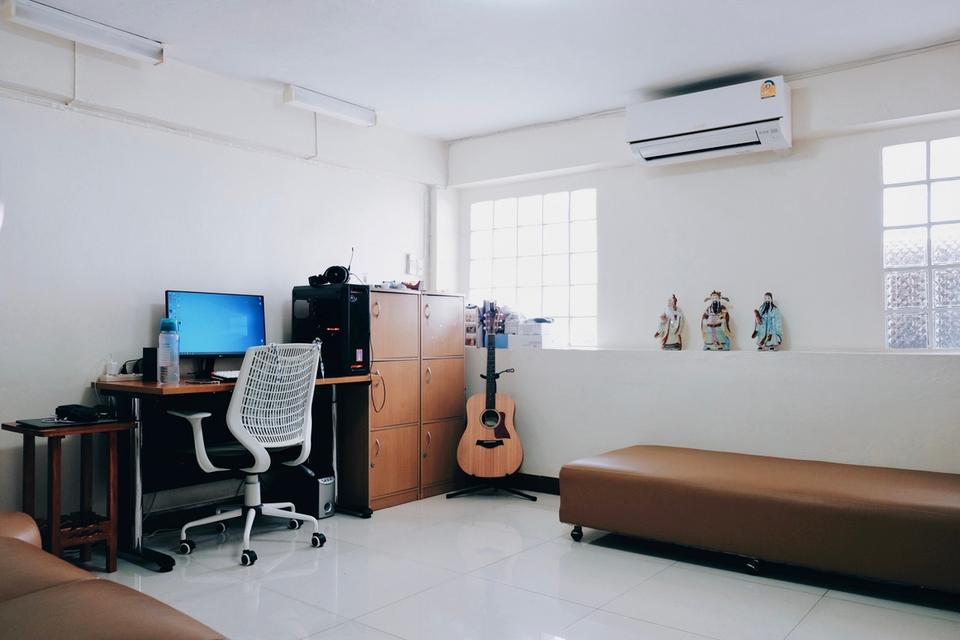 ขายอาคารพาณิชย์พร้อมที่ดิน 2 คูหา ประชาอุทิศ 27/1 รีโนเวทสภาพใหม่ ราคา 9.9 ล้าน 8