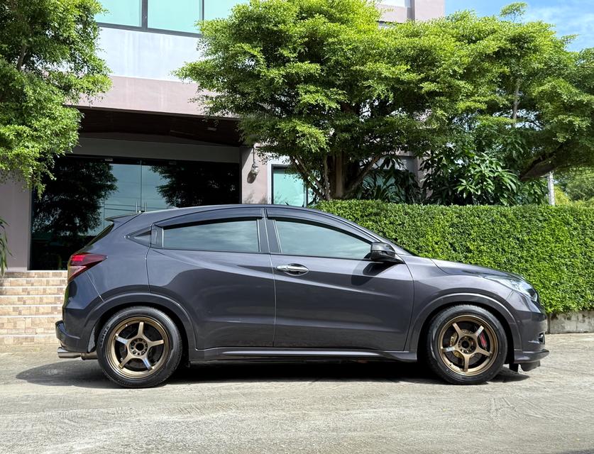 2018 HONDA HRV 1.8 EL รถมือเดียวออกป้ายแดง มาพร้อมของแต่งแท้เพียบ รถประวัติดี ไม่เคยมีอุบัติเหตุครับ 2