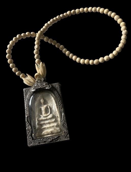 พระสมเด็จพิมพ์ใหญ่ เกศทะลุซุ้มจากบ้านข้าราชการ ครูสอนทหาร เนื้อมวลสารผ่านการเวลา มาพร้อมตลับเงินแท้เก่างานปราณีตคู่กับสร่อยงาช้างเก่า 6