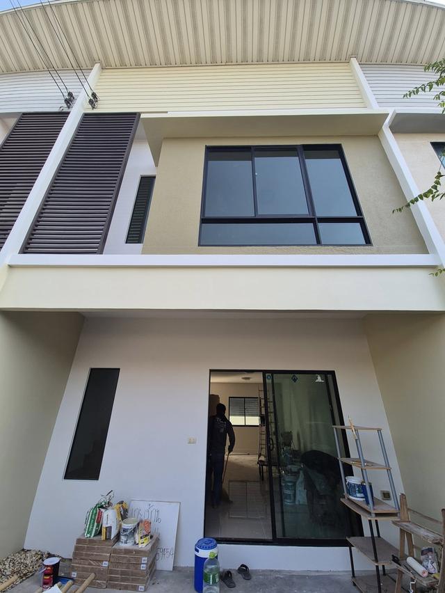 vายทาวน์เฮาส์ ในโครงการ โมดิวิลล่า บางบัวทอง เพียง 5 นาที จาก Central Westgate